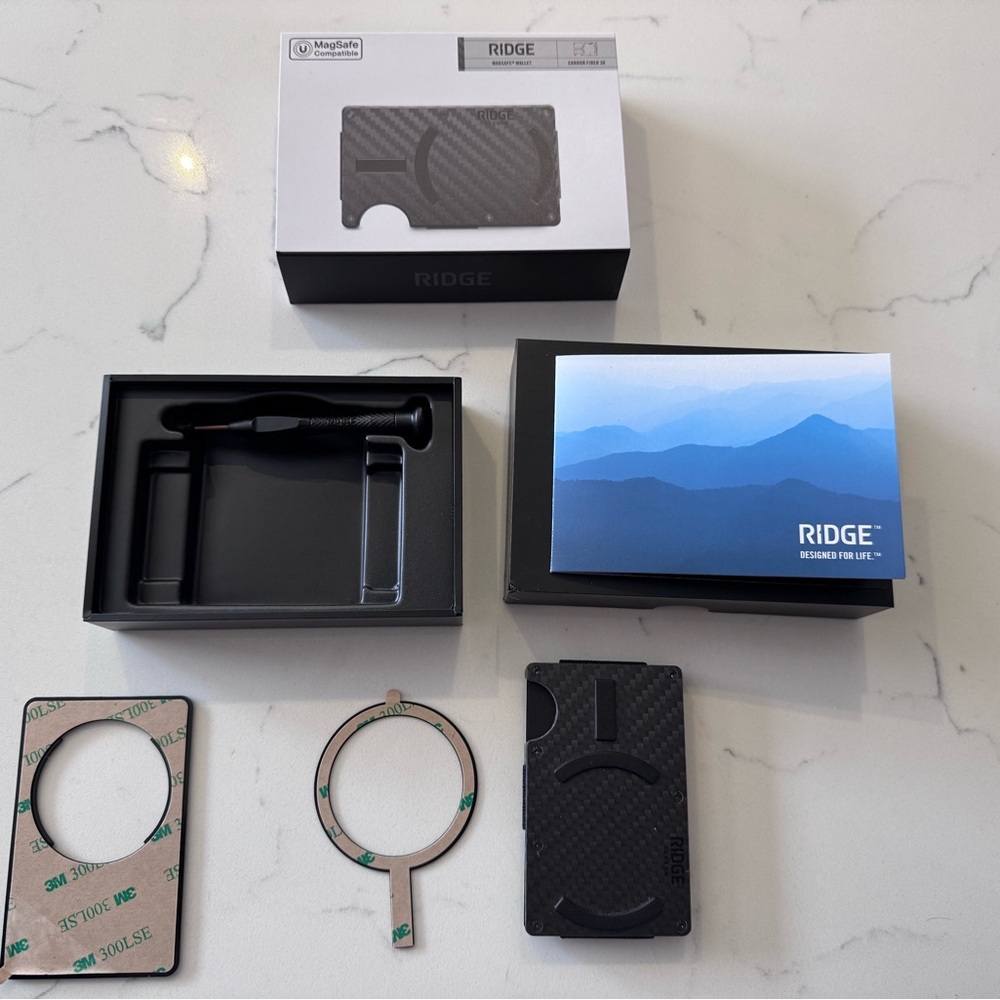 RIDGE MagSafe Carbon Fiber Wallet